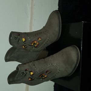 Womans Ankle Boots